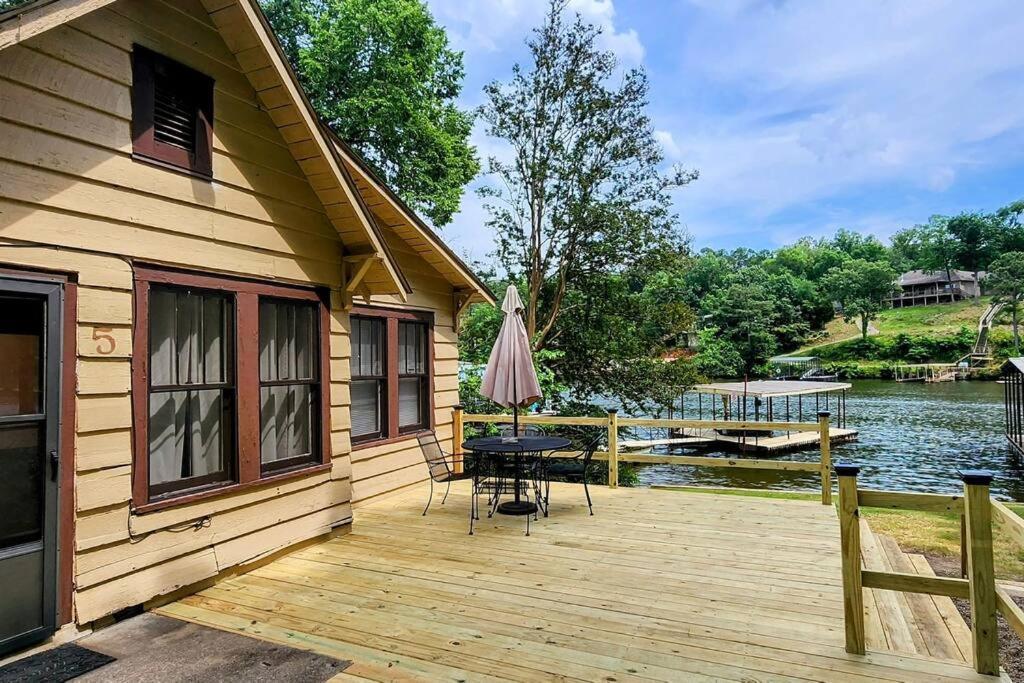 #05 - Lakefront Two Bedroom Cottage- Pet Friendly Гот-Спрінґс Екстер'єр фото
