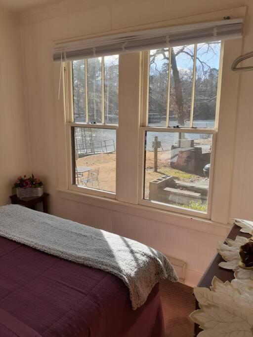 #05 - Lakefront Two Bedroom Cottage- Pet Friendly Гот-Спрінґс Екстер'єр фото