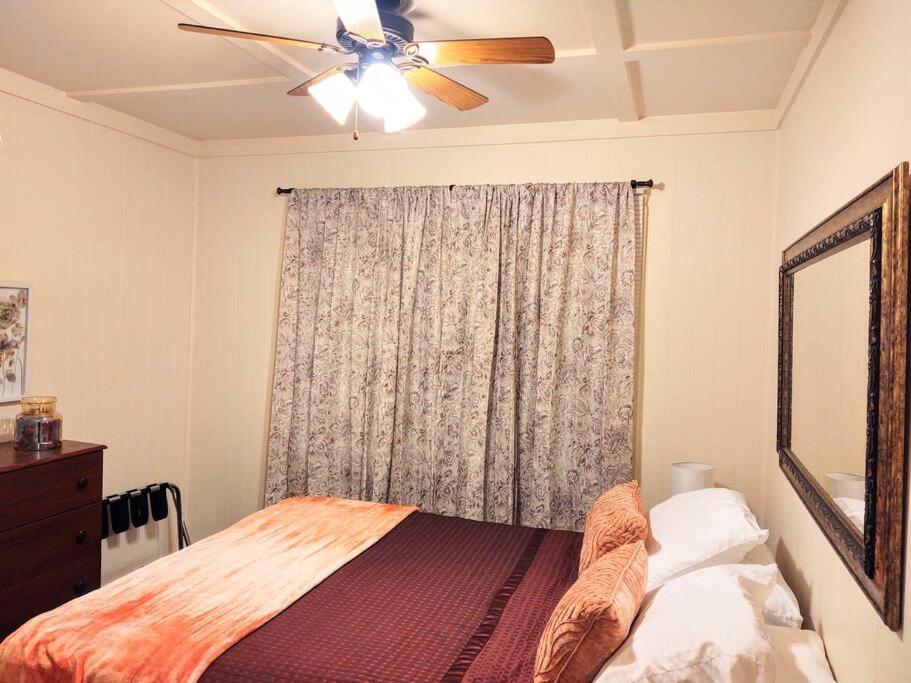 #05 - Lakefront Two Bedroom Cottage- Pet Friendly Гот-Спрінґс Екстер'єр фото