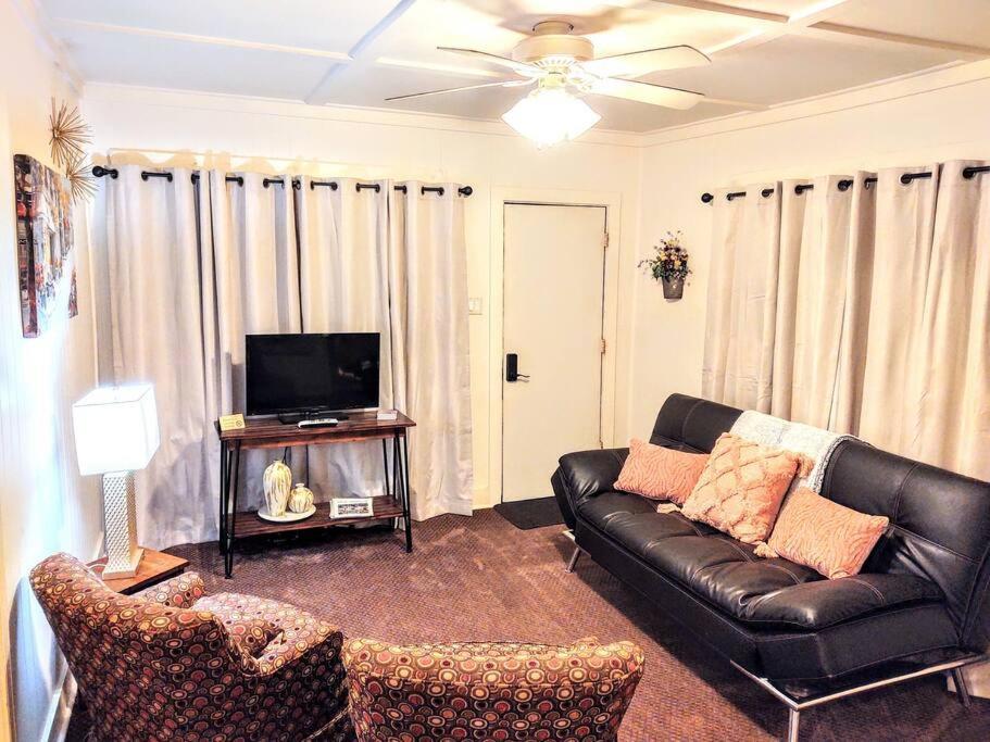 #05 - Lakefront Two Bedroom Cottage- Pet Friendly Гот-Спрінґс Екстер'єр фото