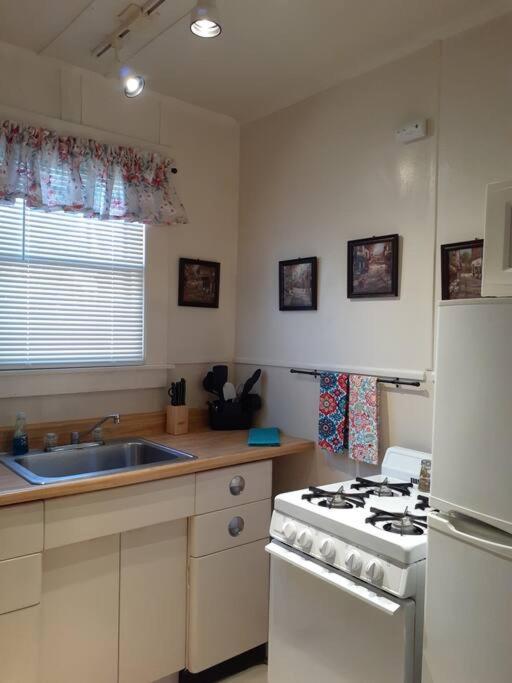 #05 - Lakefront Two Bedroom Cottage- Pet Friendly Гот-Спрінґс Екстер'єр фото